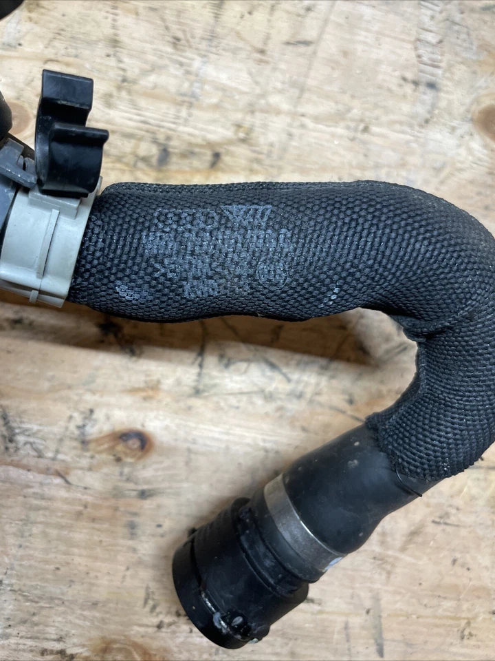 Manguera de refrigerante Audi Q7 2007-2015 7L8121073C Foto 3 de 3