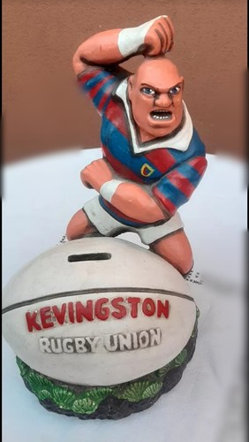DE COLECCIÓN MUY RARO ARGENTINA KEVINGSTON RUGBY DINERO BANCO CAJA FIGURA PUBLICIDAD - Imagen 5 de 6