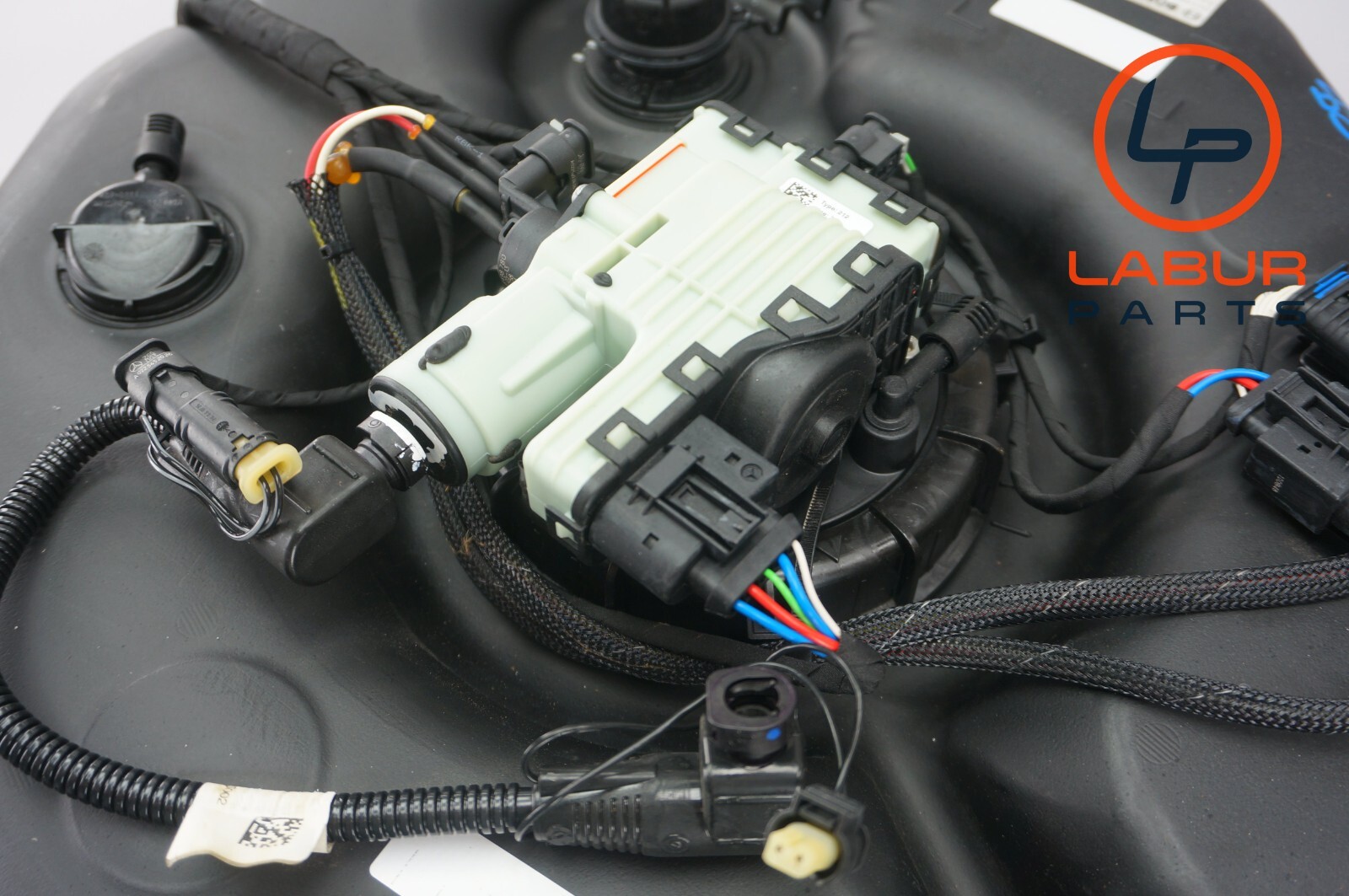 +Z4918 W212 MERCEDES 14-16 E250 BLUETEC DIESEL DEF FLUID TANK CONTAINER ...