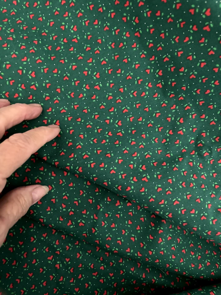 Vtg 44WX22L 1/2Yd Green Red MINI Heart Floral Tiny Dot Print Quilt FABRIC Calico - Image 2 of 4