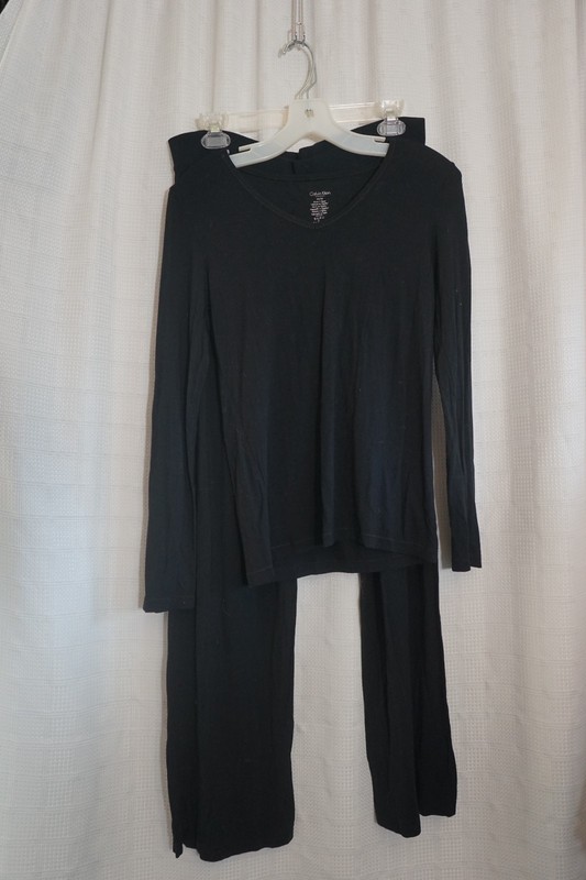 Calvin Klein M long sleeve round neck long pants 2pc pajamas, bit linty