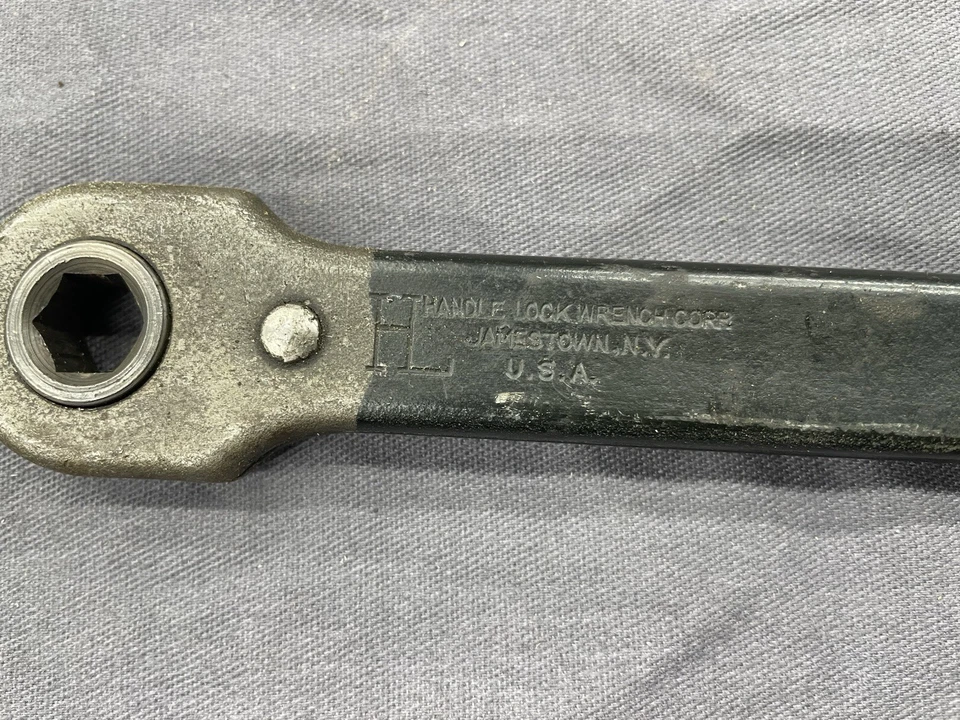 VINTAGE 18 PIECE TOOL SOCKET SET HANDLE LOCK WRENCH CORP NEW BRITAIN MFG 1922 - Image 4 of 4