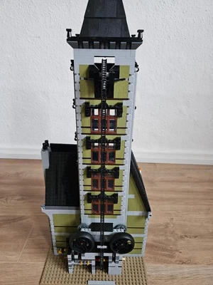 LEGO Icons 10273 Haunted House