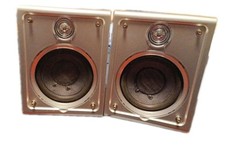 Ein Paar Lautsprecher Boxen Silber