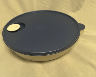 Tupperware Crystal Wave Divided Microwave Dish Blue 3284C Vented Lid  10 