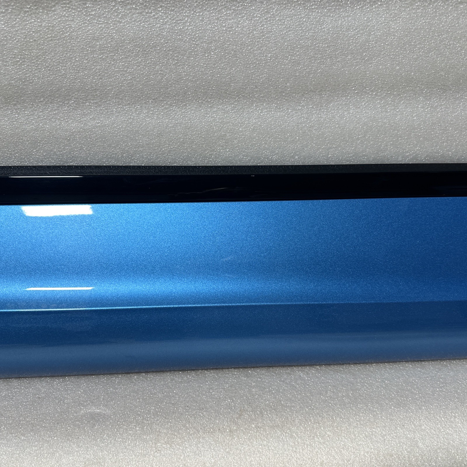 2022 BENTLEY BENTAYGA FRONT RIGHT EXTERIOR DOOR MOLDING COVER TRIM OEM 36A853072