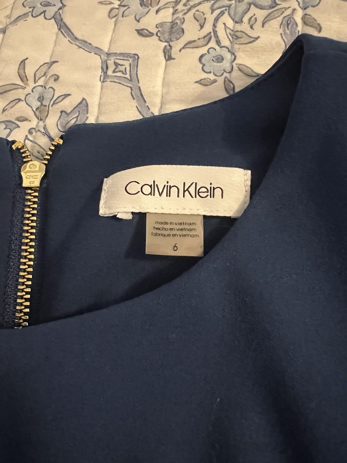 Calvin Klein Women’s Blue Solid Round Neck Short Sleeve Sheath Knee Dress 6 Zip