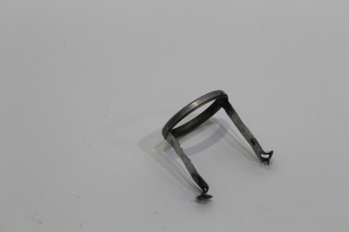 Audi R8 42 Fuel Injector Retaining Clip 06E998907 - Picture 4 of 13