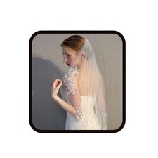 Short Floral Lace Wedding Veil with Appliques Soft Tulle with Comb for Brides