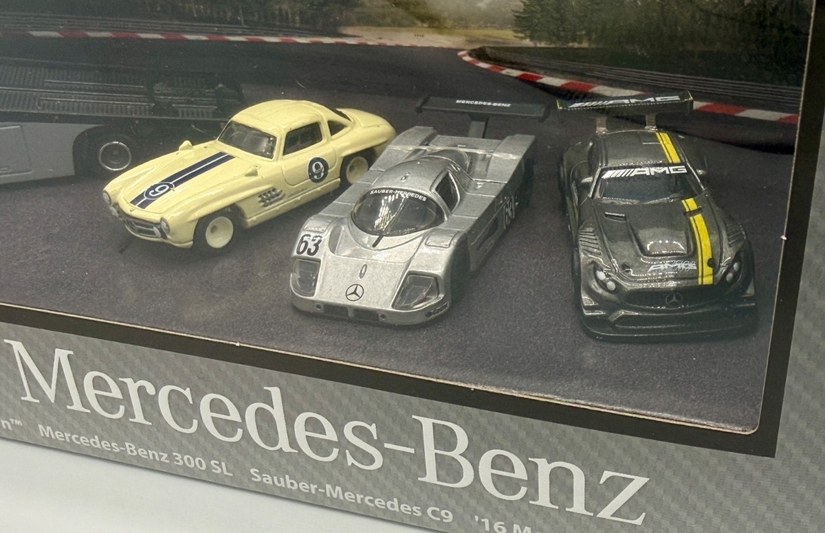 Hot Wheels Premium Mercedes-Benz Real Riders Set - 300 SL Sauber