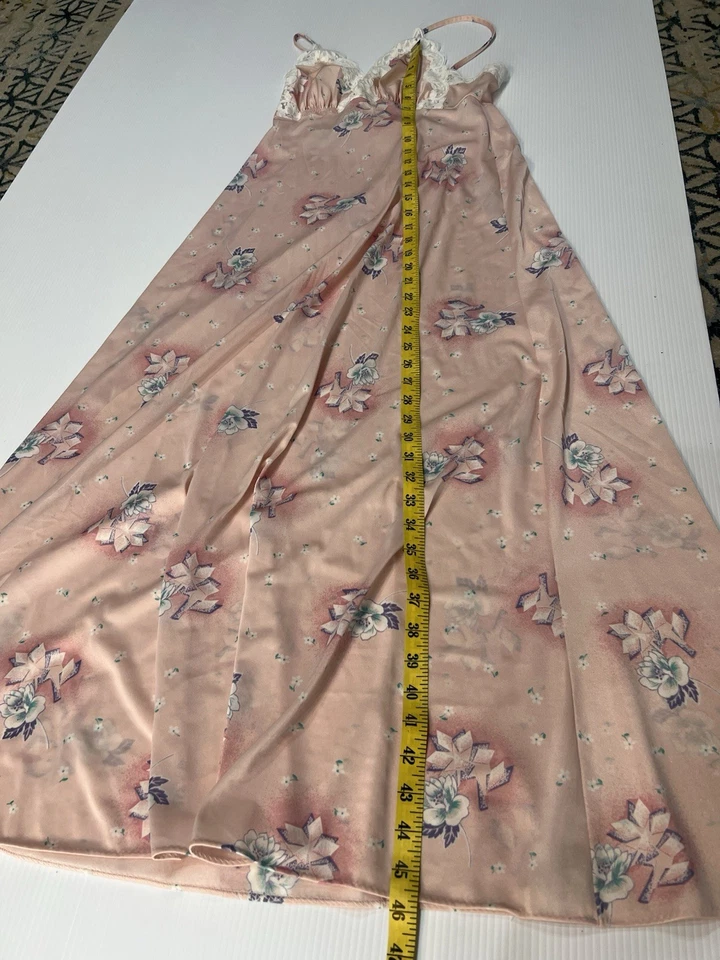 Camisón largo vintage con correa de espagueti Cheoette rosa con estampado floral de encaje Foto 4 de 4