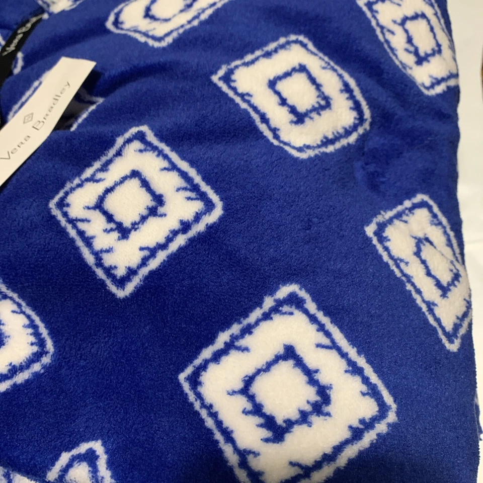 NWT$85 Vera Bradley XL Oversized Throw Blanket Royal/White Geo 94x66 - Image 2 of 4