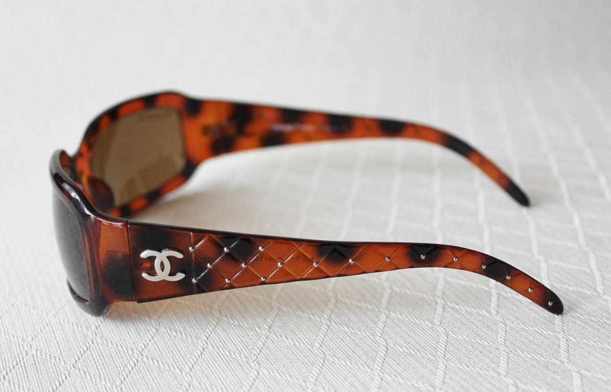 Authentic Chanel Tortoise CC Logo Brown Sunglasses with Cloth