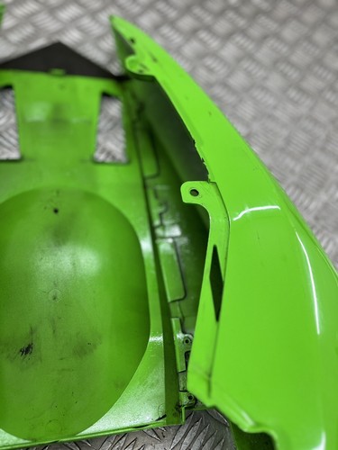 Kawasaki ZX10R 2005 rear tail piece fairing panel (damaged )2004 - 2005 - Picture 19 of 24
