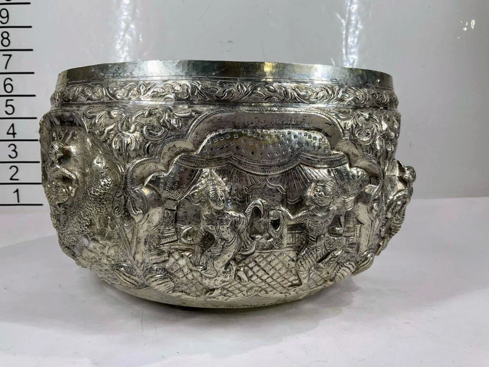 Cuenco de plata tailandés vintage de mediados del siglo XX - 1,2 kg, 80 baht, intrincado repujado Foto 4 de 4