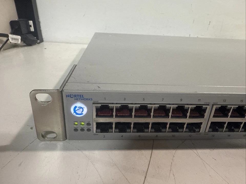 Nortel Networks Baystack 5520-48T-PWR Ethernet Routing Switch - Image 2 of 4