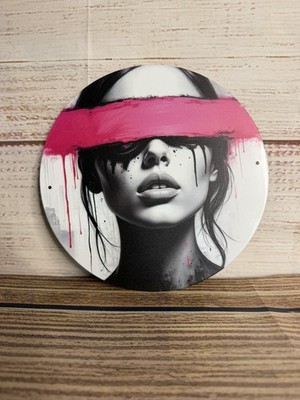 Rosa Augenbinde Portrait Metall Wandrelief - Modern Street Art Gesichtsschild