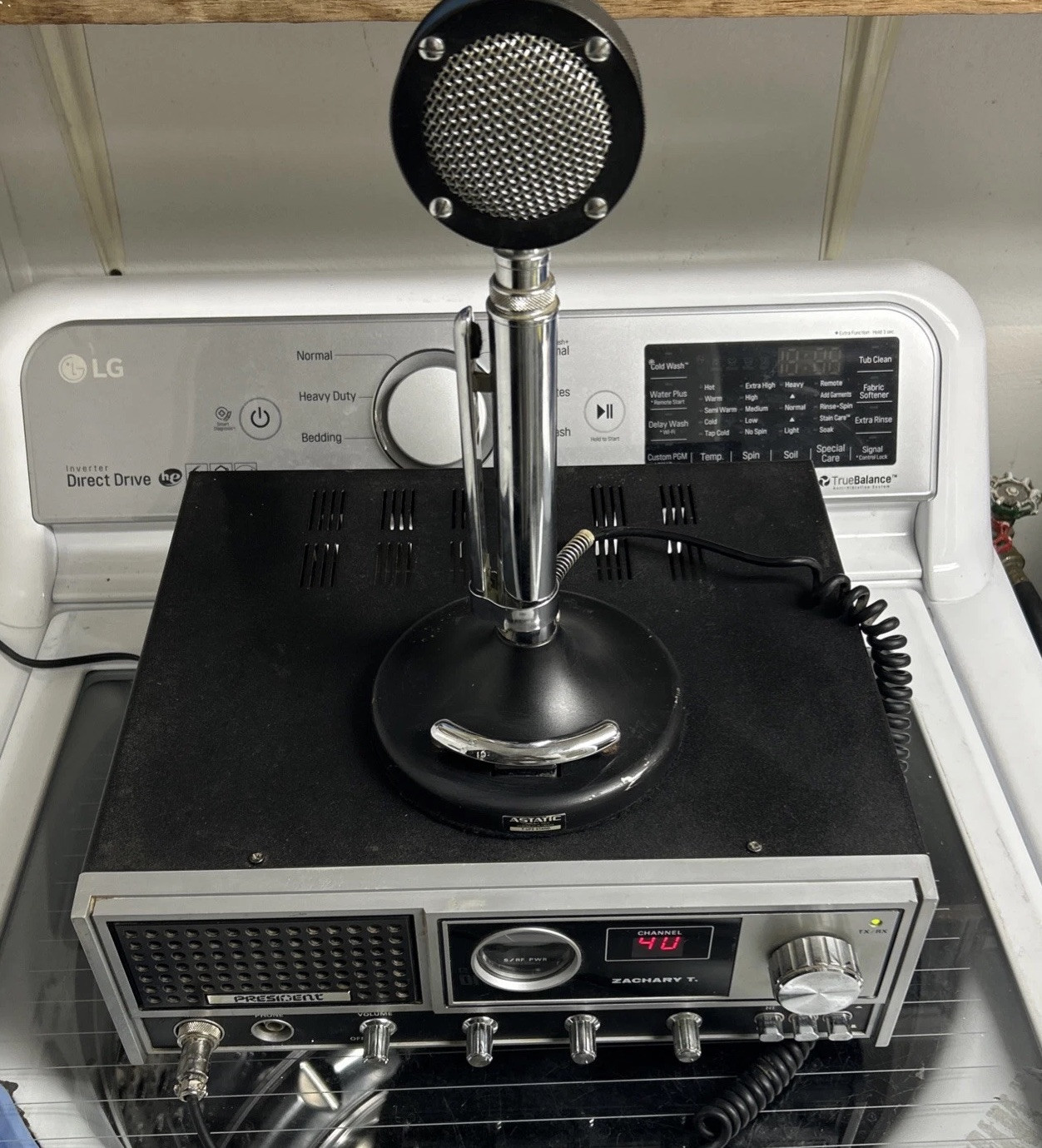Uniden President Zachary T 40 Channel AM Base CB Radio Powers On