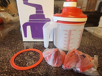 Tupperware EZ Speedy Whip N Mix ChefMixer Batter Bowl 5 Cups 1.2L. NEW!