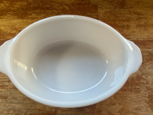 Anchor Hocking Fire King Milk Glass Casserole Dish no Lid 1.5 Qt 427 - Picture 2 of 4