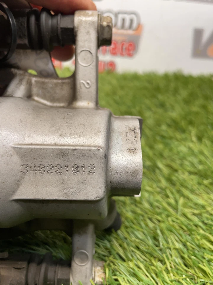 ✅ Pinza trasera izquierda Toyota Sienna 2014 OEM Foto 3 de 4