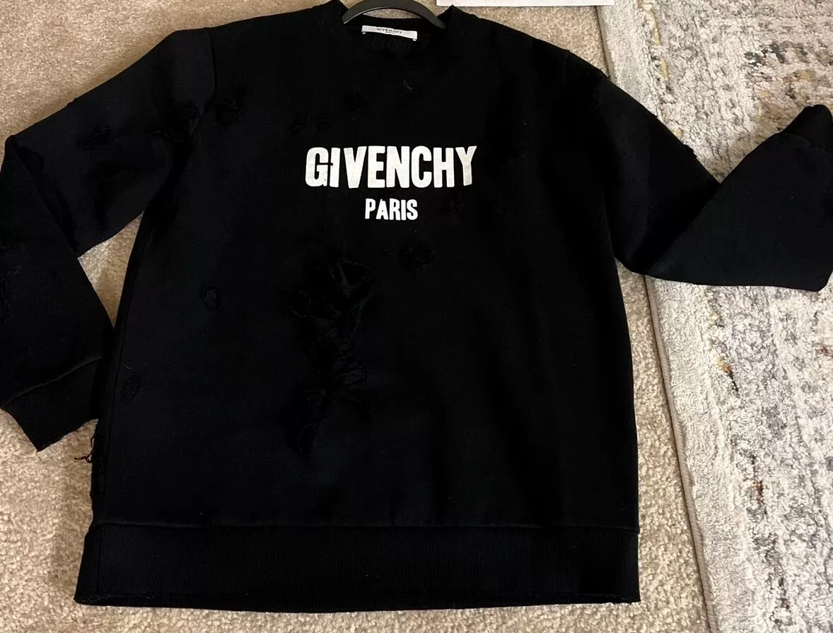 Givenchy - Fashion Accessories Store in Paris