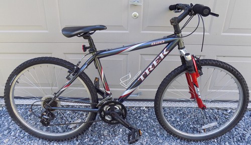 Mens Trek 820 Mountain Bike 21 Spd 