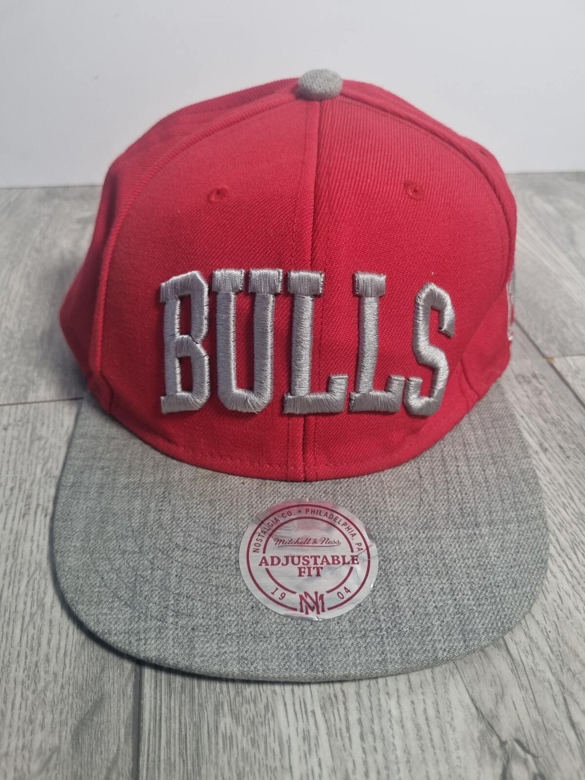 Chicago Bulls Mitchell & Ness Adjustable Peak Snapback Adults Cap Red / Grey