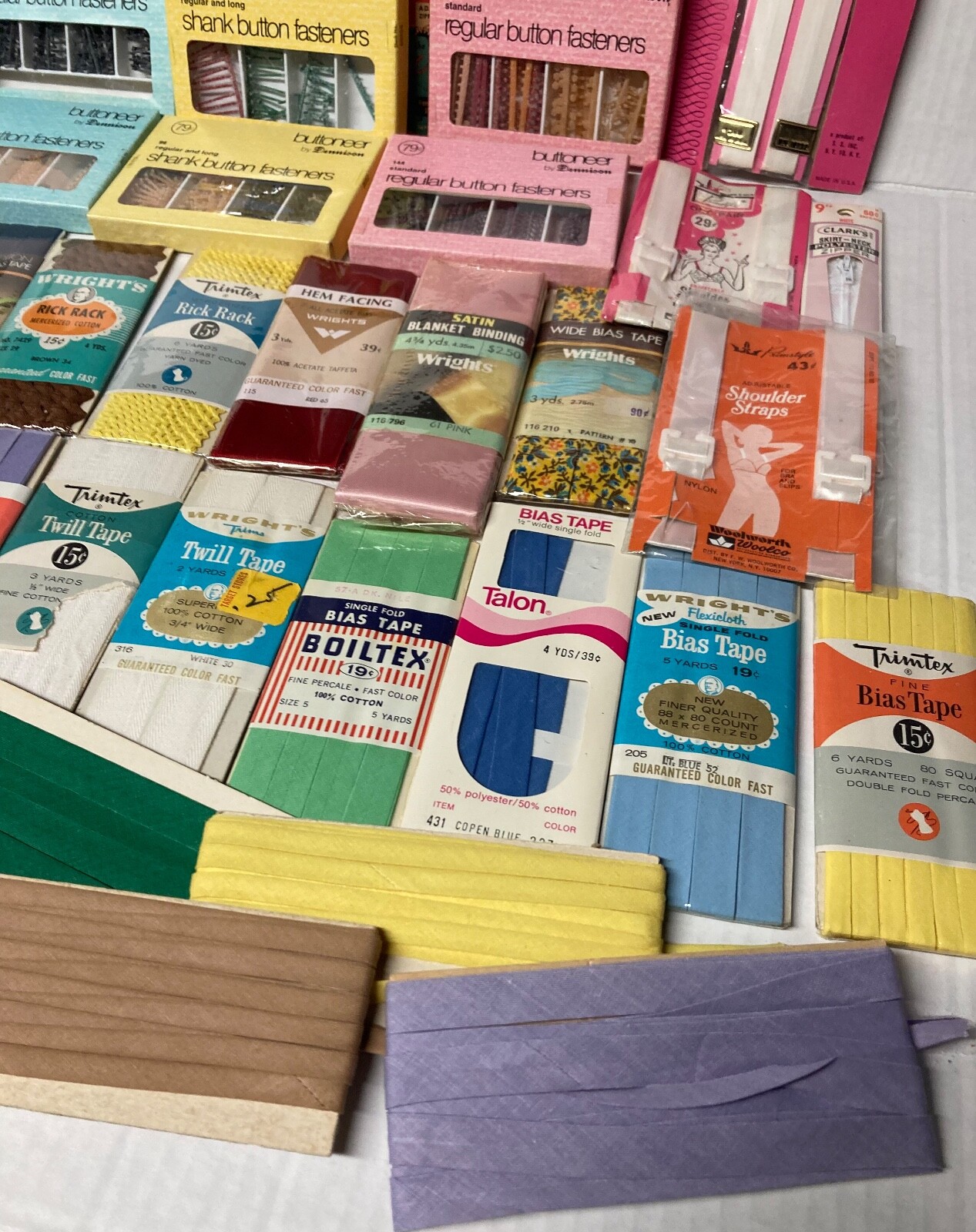 Vintage Sewing Supplies Notions Lot 32 Pieces Mixed Lot of New Old