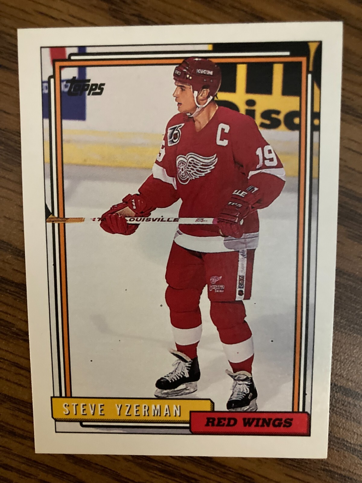 1992-93 Topps #207 Steve Yzerman Detroit Red Wings NrMt