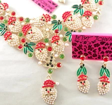 CUTE BETSEY JOHNSON SANTA CLAUS HOLLY PEARL RHINESTONE BIB NECKLACE EARRINGS SET