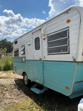 1967 Holiday Rambler Vacationer Vintage Camper Trailer – Classic Retro Style