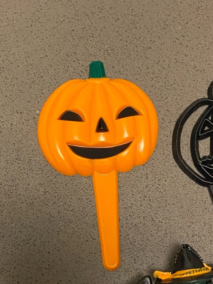 Lote de selecciones de cupcakes vintage de Halloween leer Foto 2 de 4