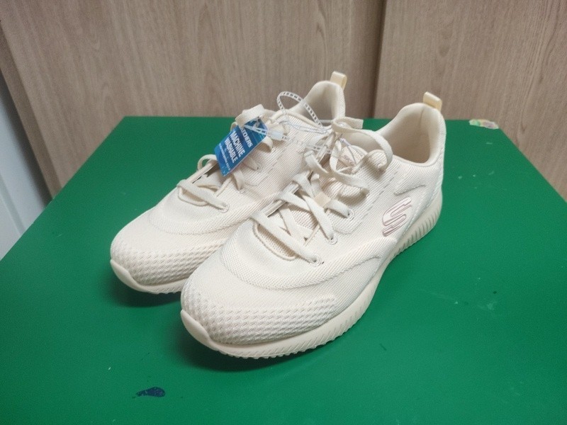 Skechers Womens Size 10 Sneakers New Stylish Comfortable Walking Shoes