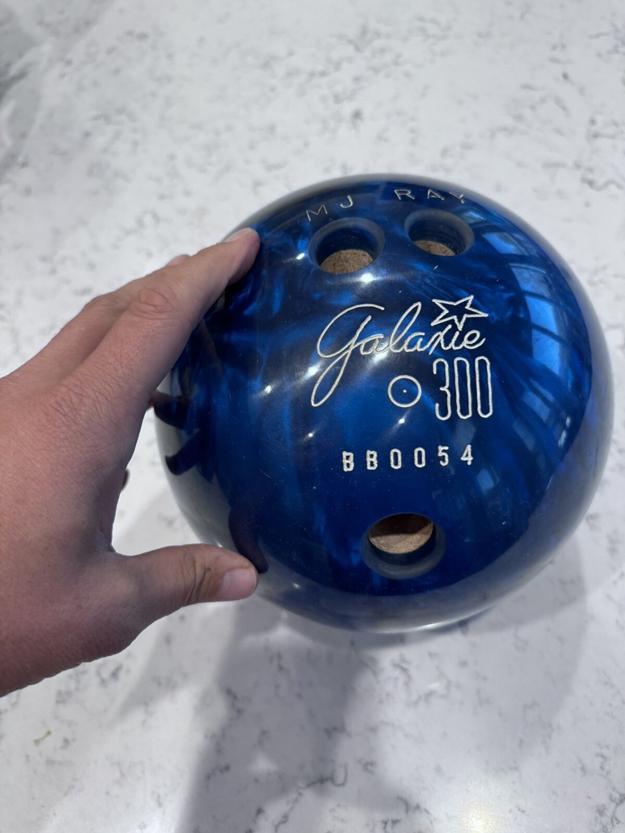 Vintage 14.5 LB Brunswick GALAXIE 300 Ebonite BLUE Swirl BOWLING