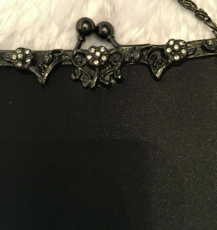 Bolso de Noche Pequeño Jessica McClintock para Mujer Negro Satinado Gunmetal Marco Floral Foto 2 de 4