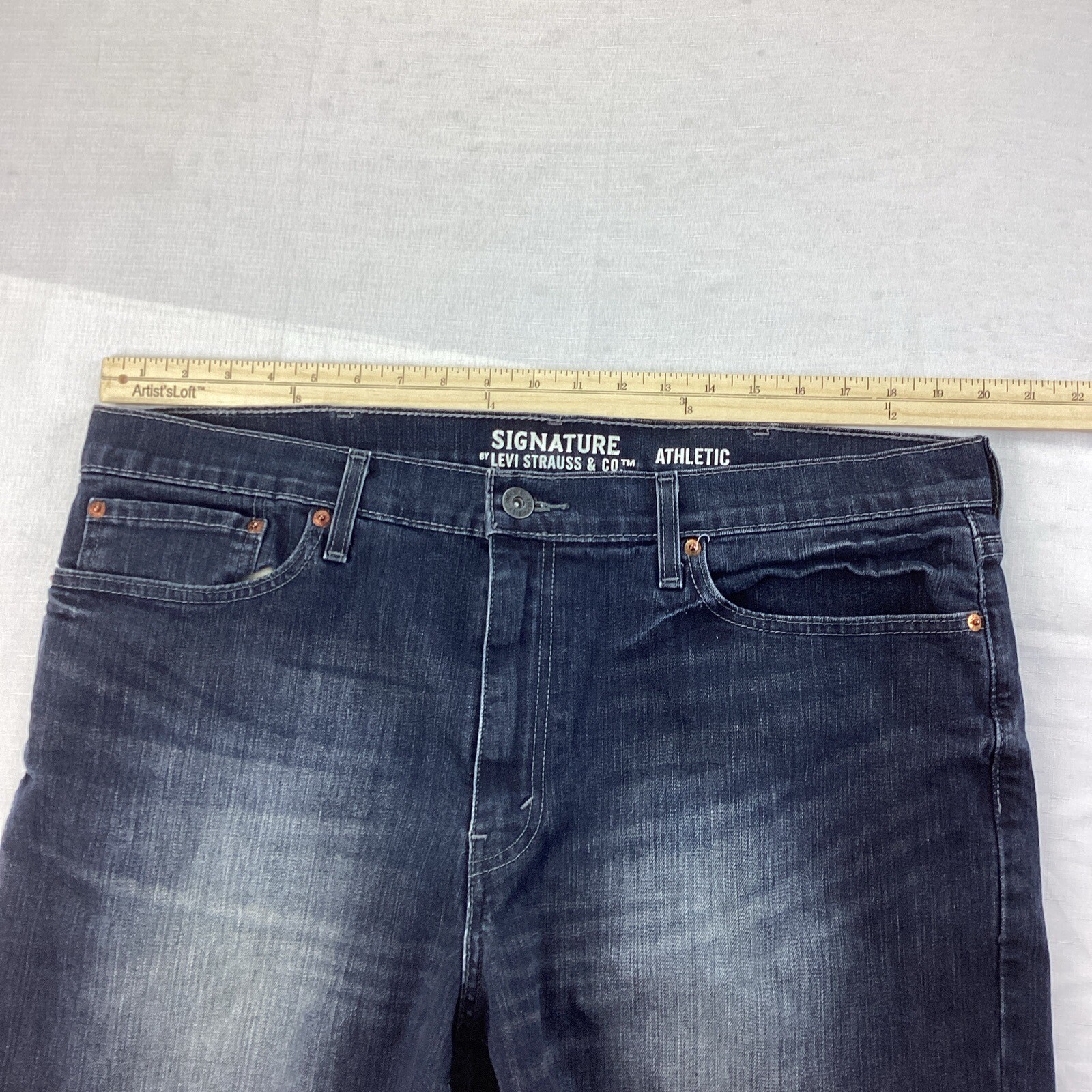 Levi’s Signature Athletic Fit Jean Shorts Men’s Size … Gem