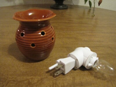 SCENTSY GROOVY RUST PLUG IN WARMER LIGHTLY USED