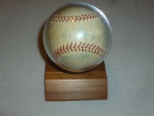 VINTAGE 1963 AUTOGRAPHED CHICAGO WHITESOX BASEBALL TEAM SIGNED BALL HOYT WILHELM