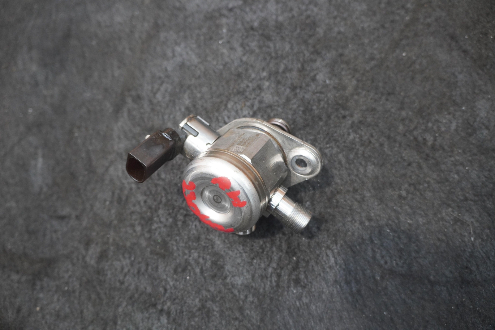 Right Engine High Pressure Fuel Pump JY53-SE9D376-AA Aston Martin Vantage 2019