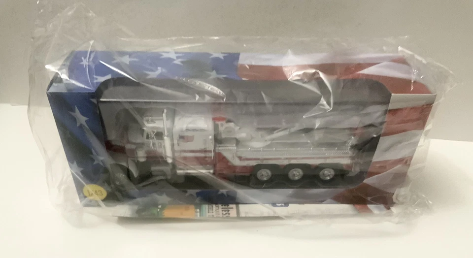 1/43 1980 Peterbilt 359 Wrecker / Tow Truck Altaya - Image 2 of 2