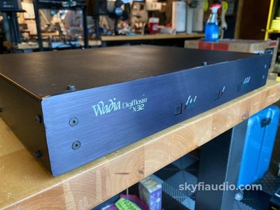 Wadia Digimaster X-32 Digital to Analog Converter with 8-DAC Multi 