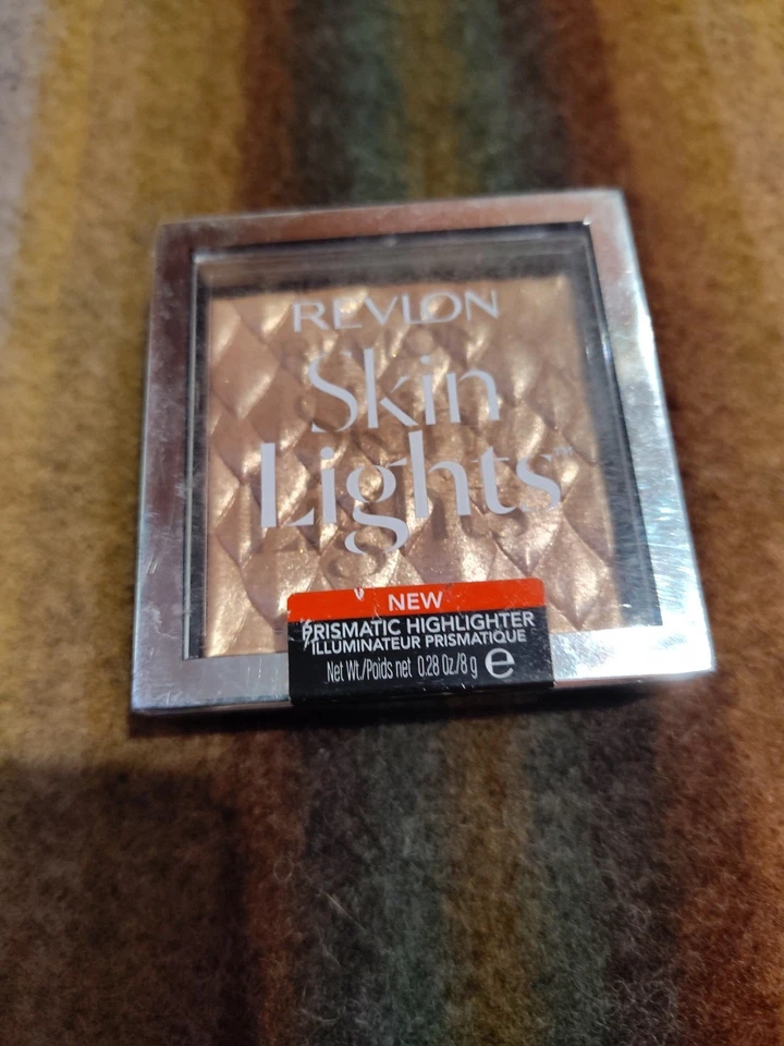 Revlon Skinlights Prismatic Highlighter, Twilight Gleam (202), 0.28 Oz - Image 4 of 4