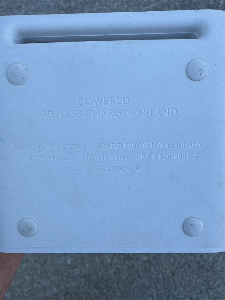 Soporte de carga inalámbrico con alimentación Logitech para iPhone 8 y más X00 Foto 3 de 4