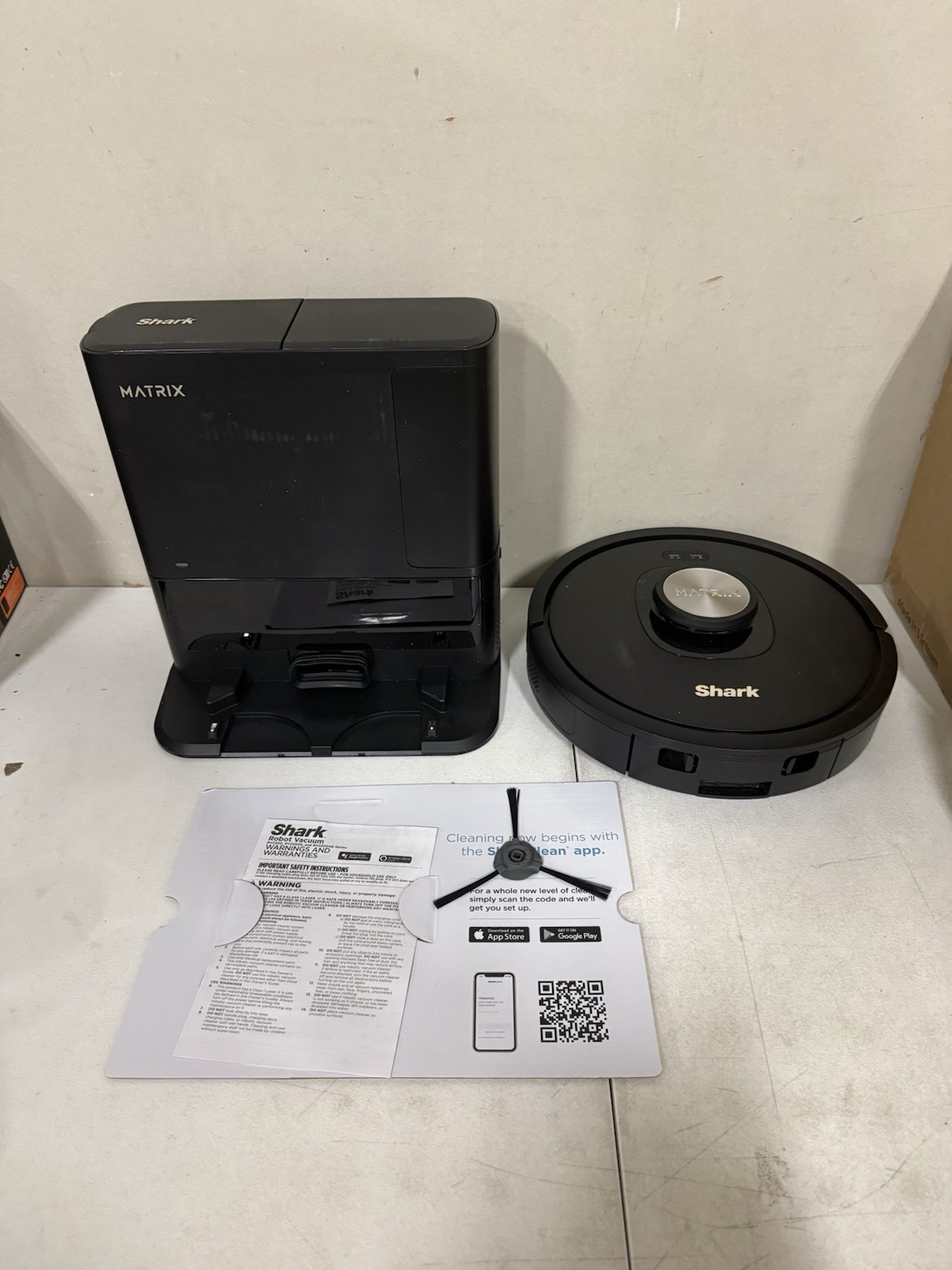 Shark AV2310AE Matrix Self-Emptying Vacuum