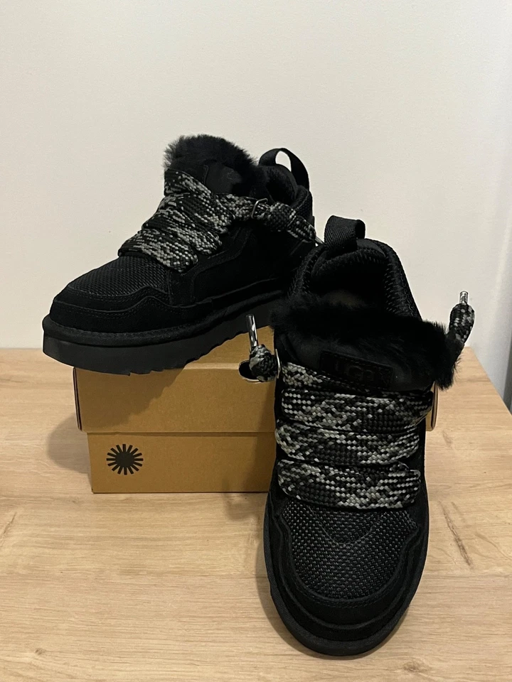 Ugg LOWMEL noire neuve jamais porté. Boîte d’origine. Disponible en 37,38,39. - Photo 4/4