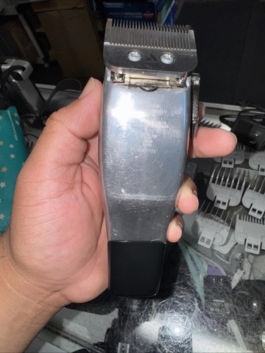 Andis Master Cordless Lithiom Ion Clipper W/ Accessories 12660 - Picture 6 of 10