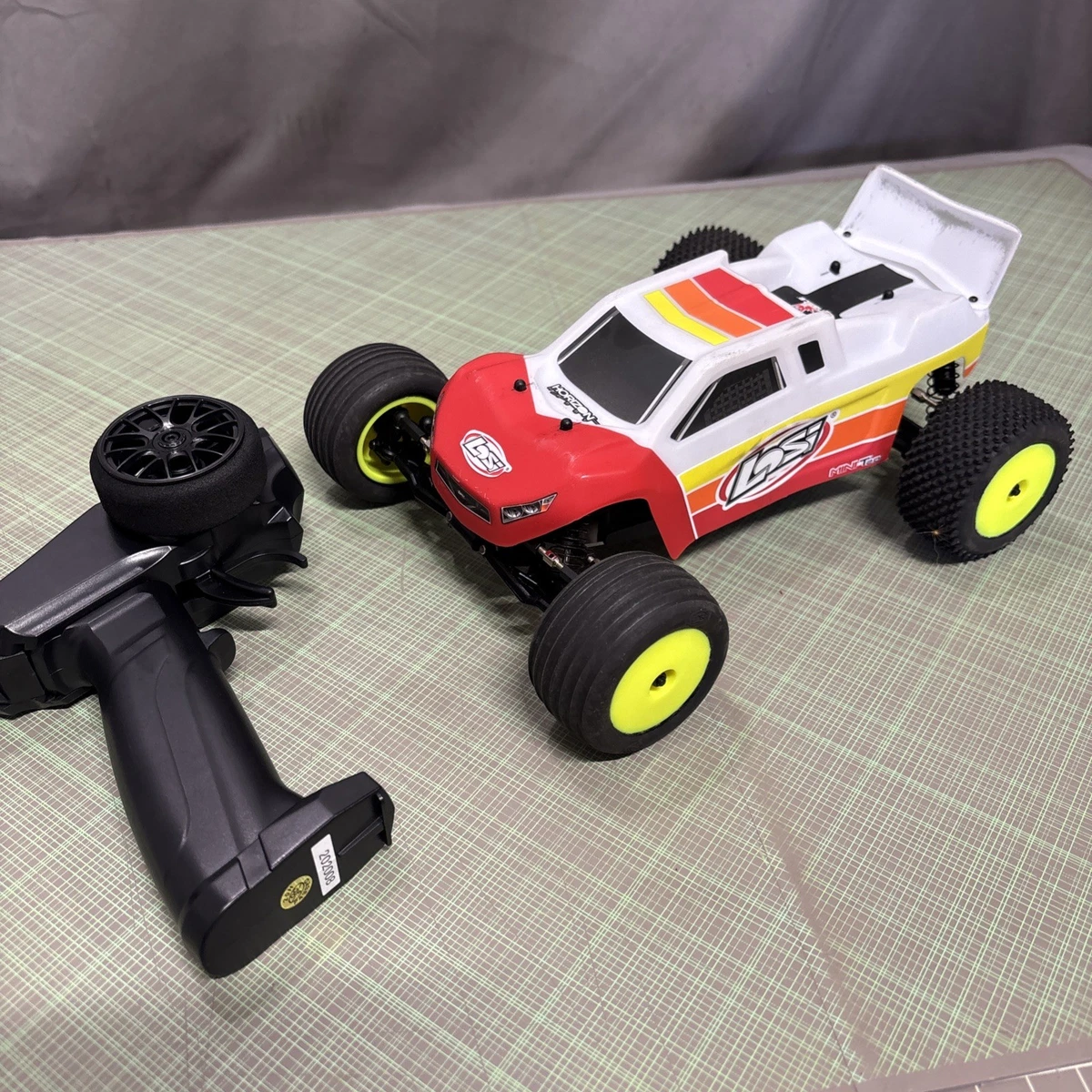 ロッシ MINI-T The Return of a Legend: Losi Micro-T 1/28 Drops
