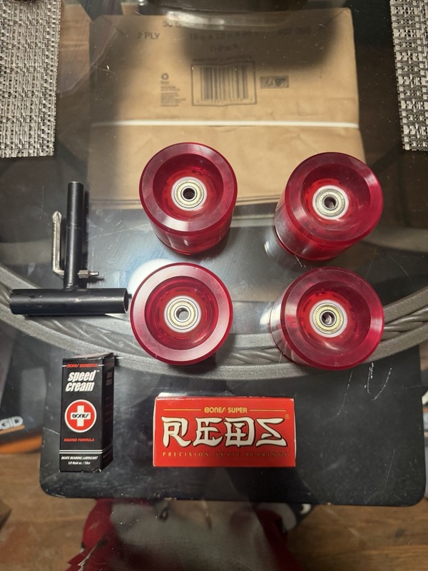 Light Up Long Board Wheels, Bearings And Lube With Tool