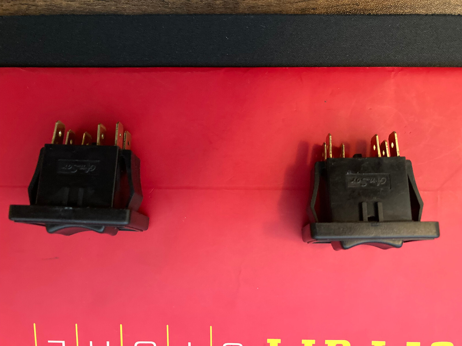 FERRARi 1975-1979- 308-Gts- Window control switch 60094000 set of two Oem Part.